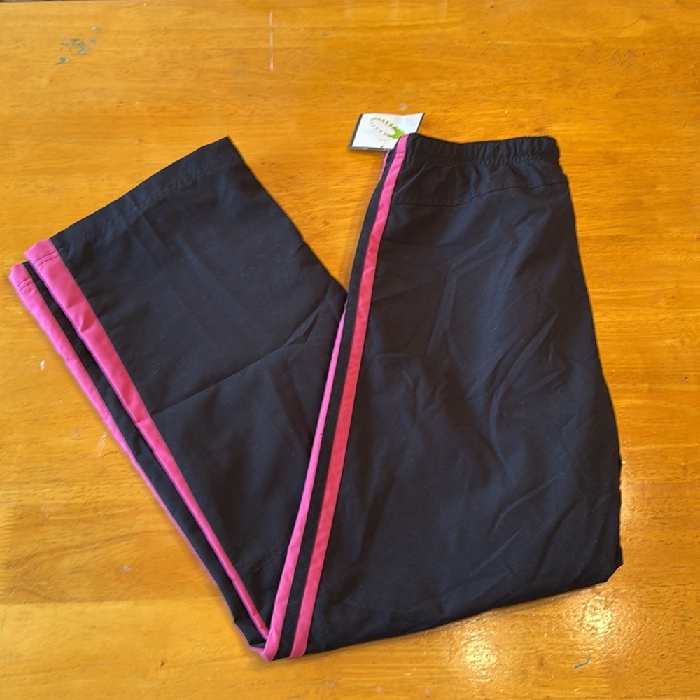 Tek Gear size medium pants. Black/pink. New with tag